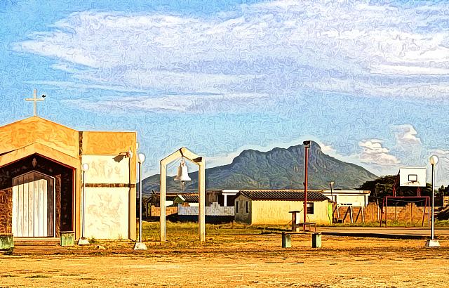 Cerca de Cocodite, con el cerro Santa Ana al fondo