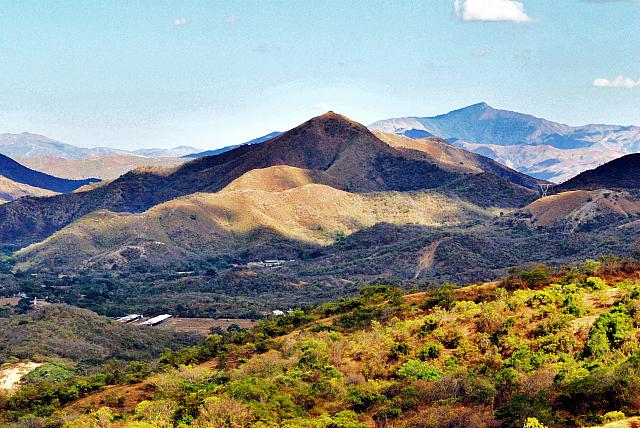 El cerro Cataure desde La Pavona