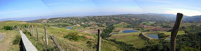 Vista desde cerca de Cubiro hacia Paso Real y más al fondo el valle de Quíbor.