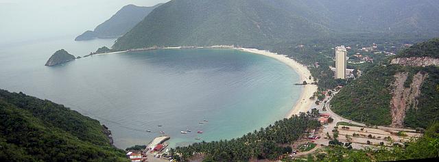 La mejor playa del mundo (si no fuera por esa porquería de edificio)