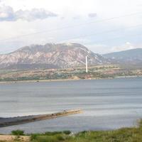 El embalse de Dos Cerritos, en El Tocuyo. Esta panorámica tiene como cosa interesante el hecho de que la construí con 3 imágenes, una de las cuales tenía un acercamiento. Sin embargo, el montaje es adecuado.