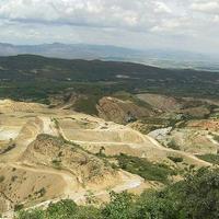 Desde la subida a Sanare (estado Lara), se observa esta especie de cantera abandonada.