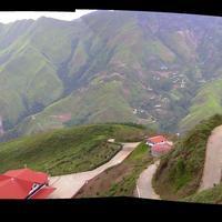 Sector cercano a la Colonia Tovar, valle "paralelo" al de Pie de Cerro. Cuatro fotos tomadas a la carrera y manualmente, por lo que me parece mejor dejar la panorámica así como salió.