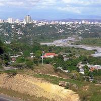 Perfil de Barquisimeto, con el río Turbio en el centro.