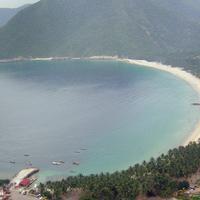 La mejor playa del mundo (si no fuera por esa porquería de edificio)