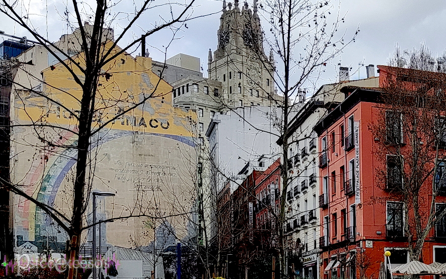 Escena de la plaza donde se encuentra el sitio mencionado
